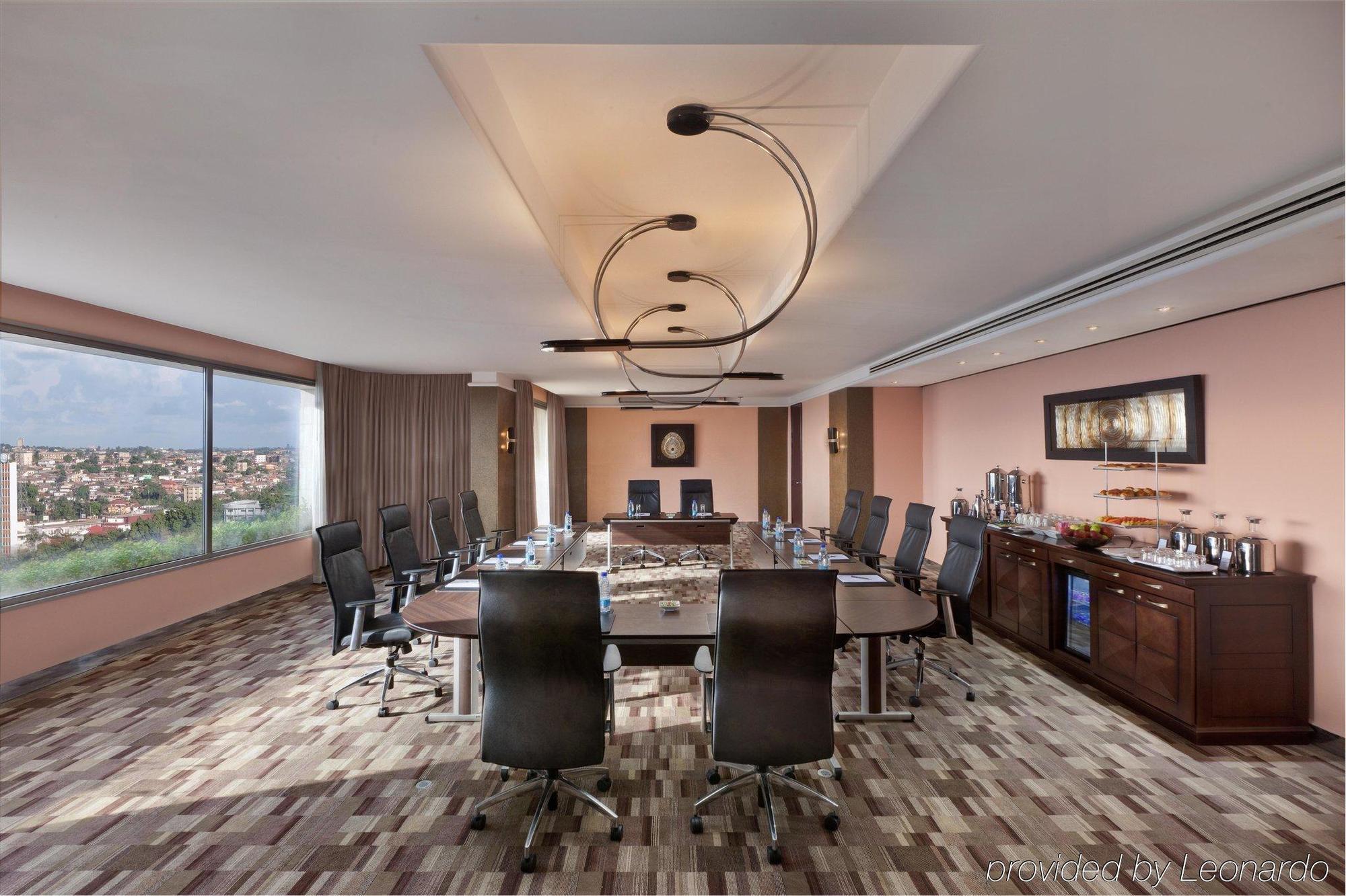 Hilton Yaounde Yaoundé Negócio foto